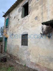 Rustico casale da ristrutturare in vendita a Calci