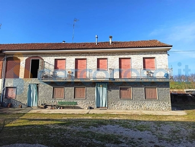 Rustico casale da ristrutturare in vendita a San Damiano D'Asti