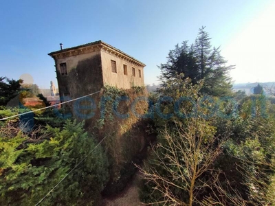 Rustico casale da ristrutturare, in vendita in Piazza G. Da Schio 5, Longare