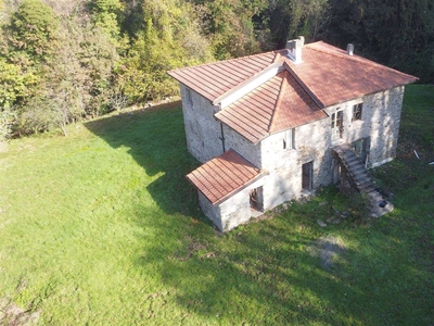 Rustico / Casale in vendita a Borghetto di Vara - Zona: Lago