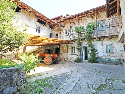 Rustico / Casale in vendita a Caprino Bergamasco - Zona: Formorone