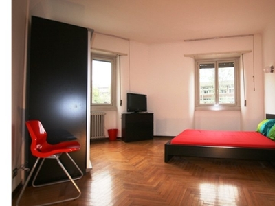 Stanza in affitto in appartamento con 5 camere da letto a Lima, Milano