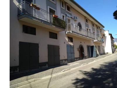 Trilocale in vendita a Giffoni Valle Piana, Frazione San Giovanni-Santa Caterina, Via Umberto Linguiti 37