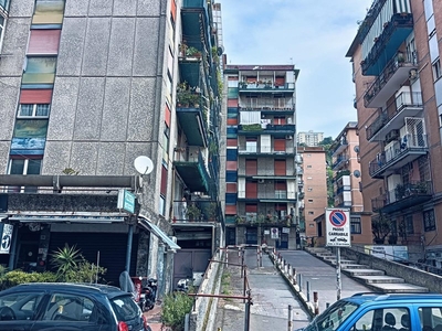 Trilocale in Vendita a Napoli, zona Fuorigrotta, 165'000€, 80 m²