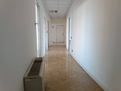 Ufficio in Affitto a Pisa, zona Cisanello, 3'600€, 207 m²
