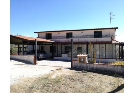 Villa in vendita a Santa Cristina Gela