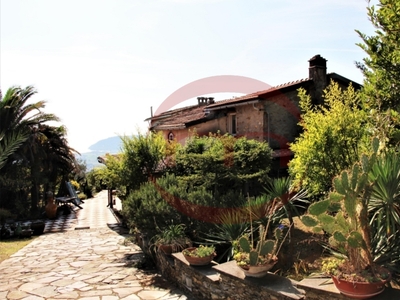 Villa a Schiera in vendita a Castelnuovo Magra