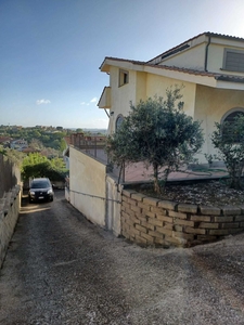 Villa a schiera in VIA DI VALLE LINDA - Castelnuovo di Porto