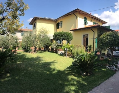 Villa Bifamiliare in vendita a Ortonovo