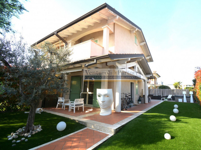 Villa Bifamiliare in vendita a Sirmione - Zona: Sirmione