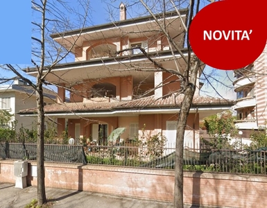 Villa bifamiliare in Via Alto Adige, 65, Latina (LT)
