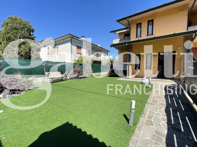 Villa bifamiliare in Via Tito Speri , 5, Castelcovati (BS)