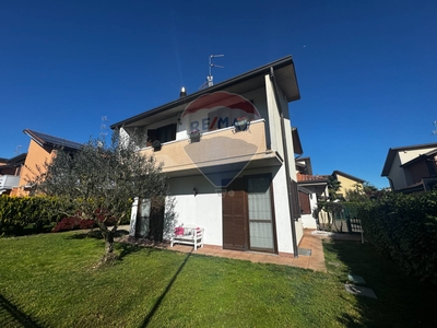 Villa con box doppio, Samarate verghera