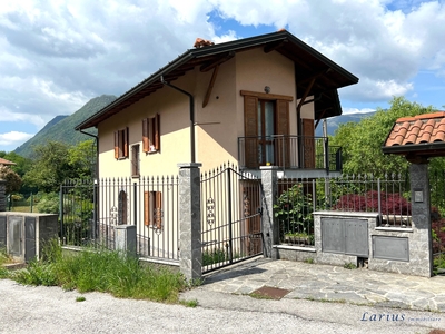 Villa in vendita a Asso