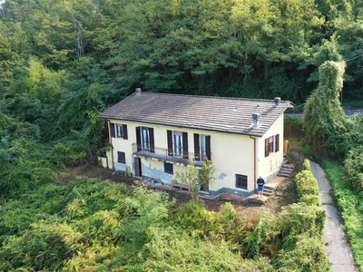 Villa in vendita a Borghetto di Vara - Zona: Lago
