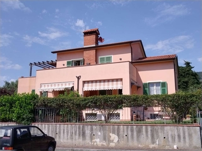 Villa in vendita a Castelnuovo Magra - Zona: Colombiera