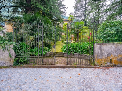 Villa in vendita a Claino con Osteno - Zona: Claino