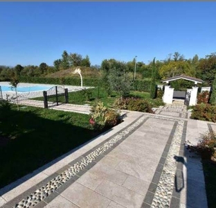 Villa in vendita a Desenzano del Garda - Zona: Rivoltella del Garda