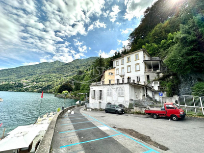Villa in vendita a Faggeto Lario - Zona: Riva