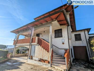 Villa in vendita a Ortonovo - Zona: Casano