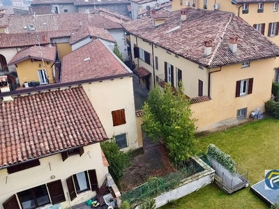 Villa in vendita a Palazzolo sull'Oglio