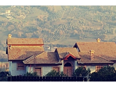 Villa in vendita a Chieti, Frazione Madonna Del Freddo