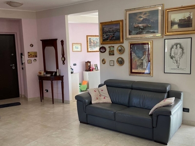 Villetta a schiera in Vendita a Catanzaro, zona Cavita, 248'000€, 182 m²