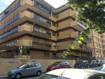 Appartamento di 4 vani /150 mq a Bari - San Pasquale alta