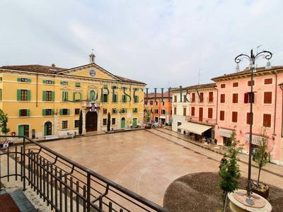 Casa Indipendente in vendita a Valeggio sul Mincio piazza Carlo Alberto, 47
