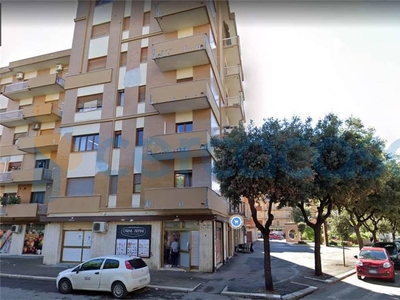 Appartamento Quadrilocale in vendita in Viale Michelangelo, Foggia