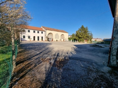 Casa Indipendente in vendita a Correzzola via roma
