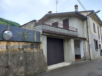 Casa semi indipendente in vendita a Lugagnano Val D'arda Piacenza Niviano Sopra