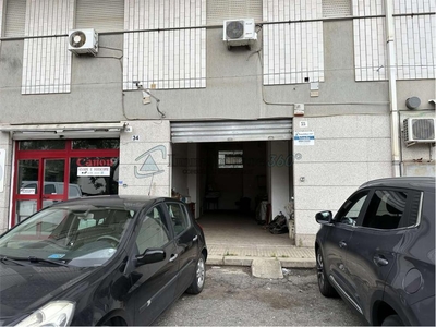 magazzino-laboratorio in vendita a Cosenza