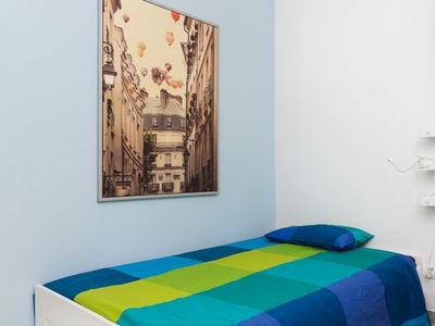 Stanza in affitto in appartamento con 7 camere da letto a Trieste, Roma