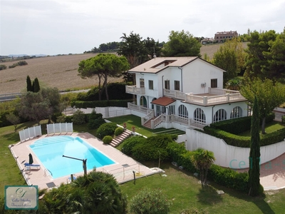 Vendita Villa, in zona MONTIGNANO, SENIGALLIA