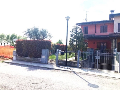 Villa a schiera in Cascina Bersagliere 58 a Montichiari