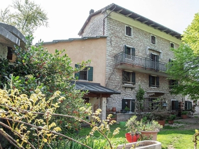 Villa in vendita a Bosco Chiesanuova contrada costa