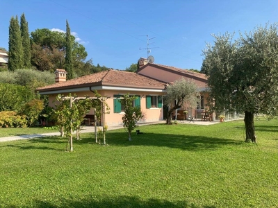 Villa in vendita a Castelnuovo del Garda