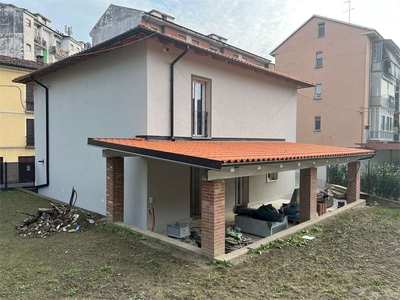 ZONA BORGO VILLA RISTRUTTURATA CON GIARDINO