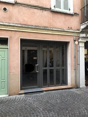 Affitto Attività commerciale, in zona CENTRO STORICO, MANTOVA