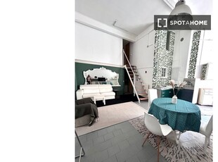Appartamento con 2 camere in affitto a Porta Monforte, Milano