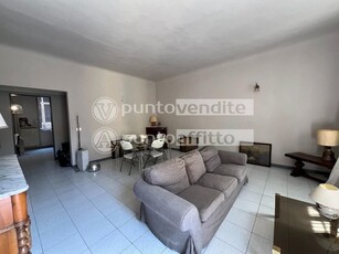 Appartamento in Affitto a Lucca, 1'050€, 100 m², arredato