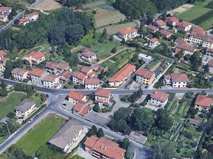 Appartamento in Vendita a Lucca, zona Montuolo, 105'000€, 226 m²