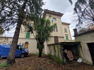 Appartamento in Vendita a Lucca, zona Sant'Anna, 320'000€, 180 m², arredato