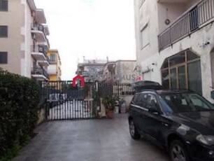 Appartamento in Vendita a Napoli, 84'000€, 132 m²