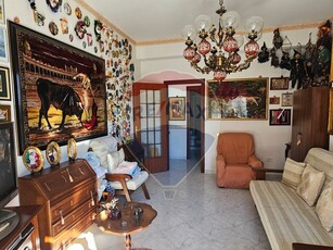 Appartamento in Vendita a Salerno, zona Carmine, 277'000€, 134 m²