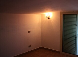 Attico in Affitto a Crotone, zona Centro, 450€, 72 m²