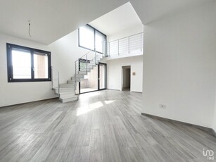 Attico / Mansarda / Loft 3 locali di 139 m² a Reggio nell'Emilia