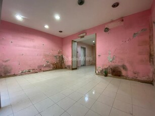 Capannone in Affitto a Napoli, zona Capodimonte, 650€, 40 m²