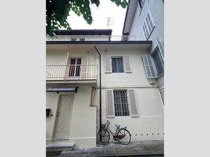 Casa Semi Indipendente in Affitto a Parma, zona Parma Centro, 1'200€, 115 m², arredato